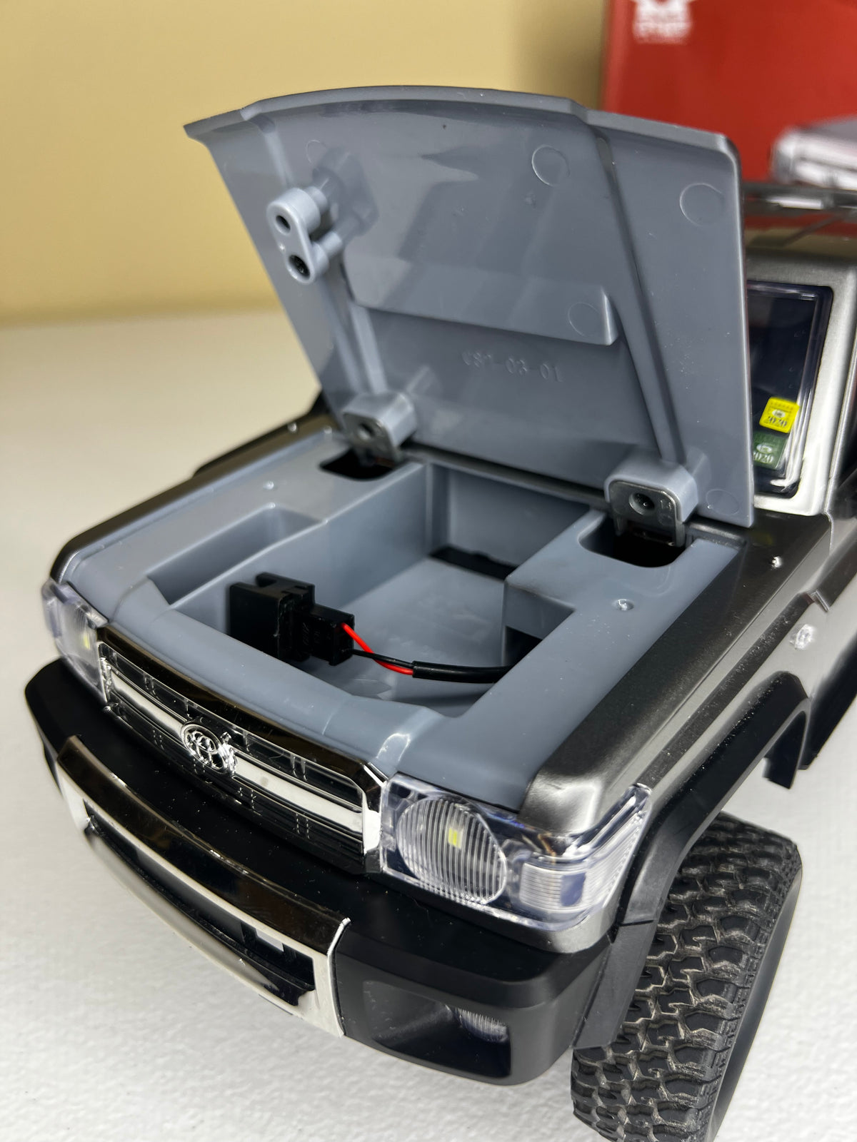 Pre-Owned: MNRC MN82 Pro 1:12 Toyota Land Cruiser LC79 4WD RC Pickup Truck (Silver)