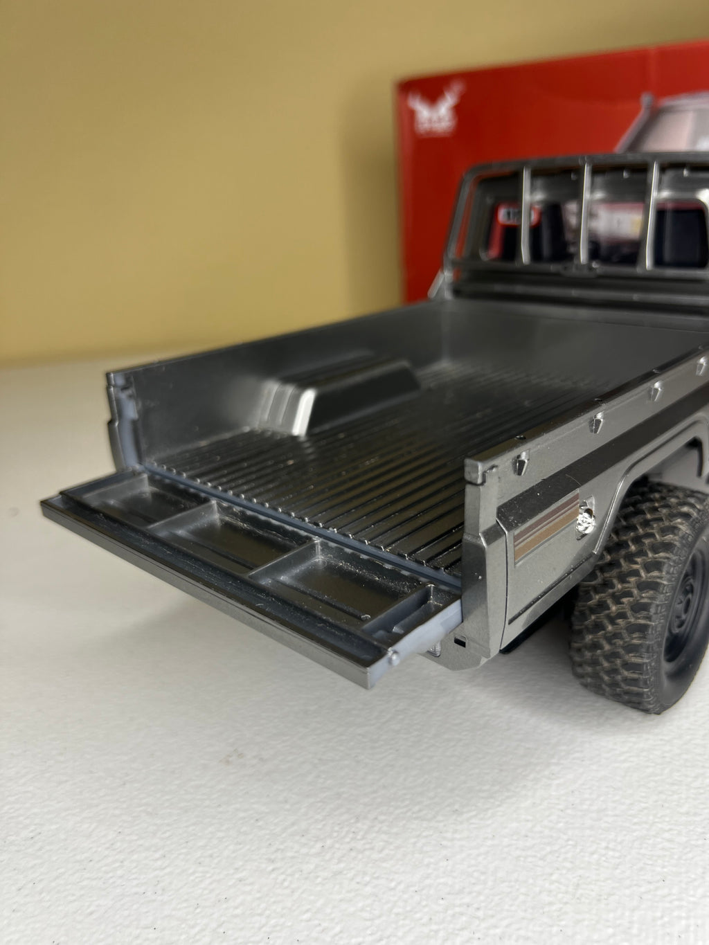 Pre-Owned: MNRC MN82 Pro 1:12 Toyota Land Cruiser LC79 4WD RC Pickup Truck (Silver)