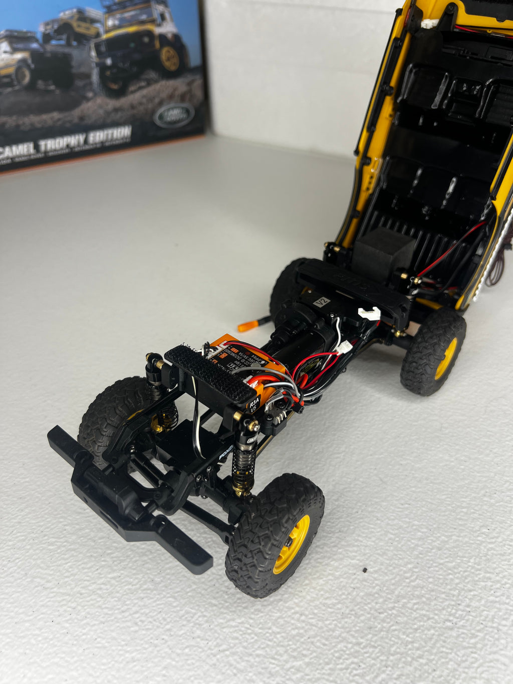 Pre-Owned: FMS 1:24 Land Rover Discovery 4WD RC SUV (2-speed)