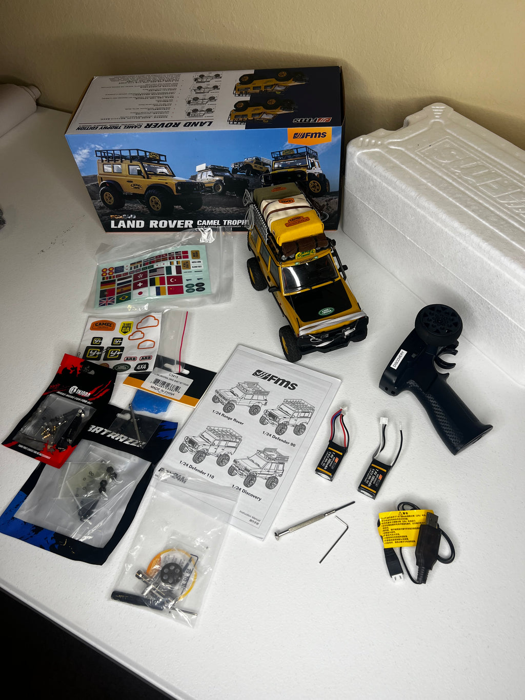 Pre-Owned: FMS 1:24 Land Rover Discovery 4WD RC SUV (2-speed)
