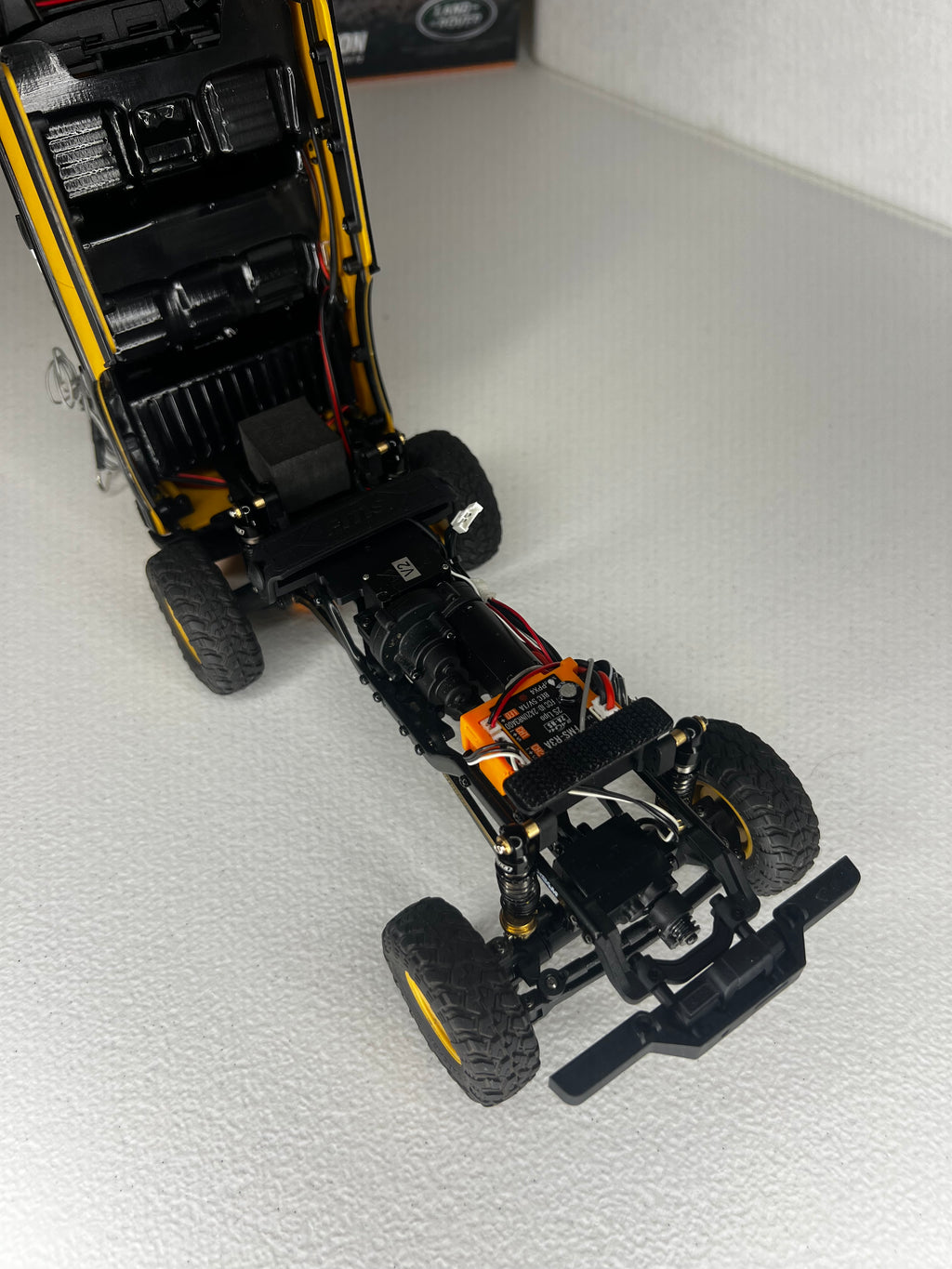 Pre-Owned: FMS 1:24 Land Rover Discovery 4WD RC SUV (2-speed)
