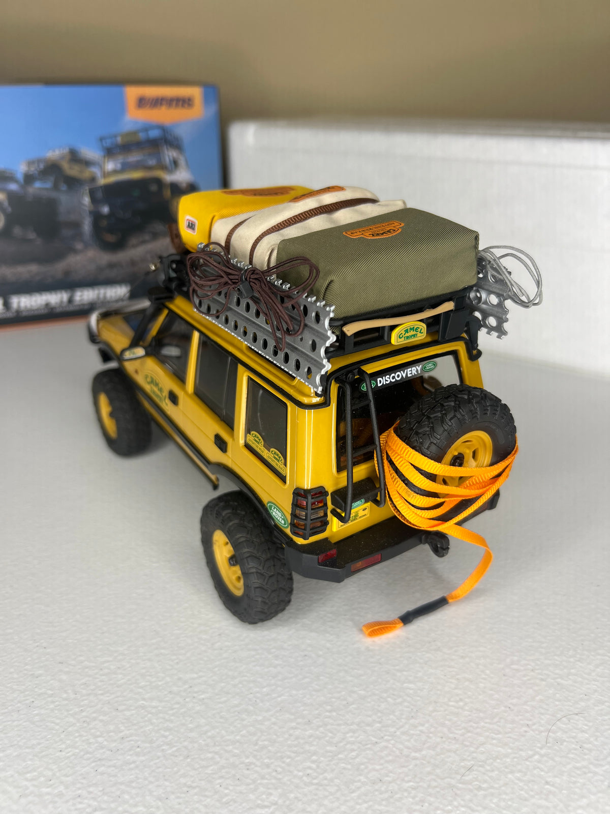 Pre-Owned: FMS 1:24 Land Rover Discovery 4WD RC SUV (2-speed)